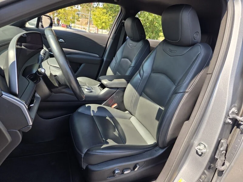 Used 2025 Silver Metallic CADILLAC PREMIUM LUXURY image 8