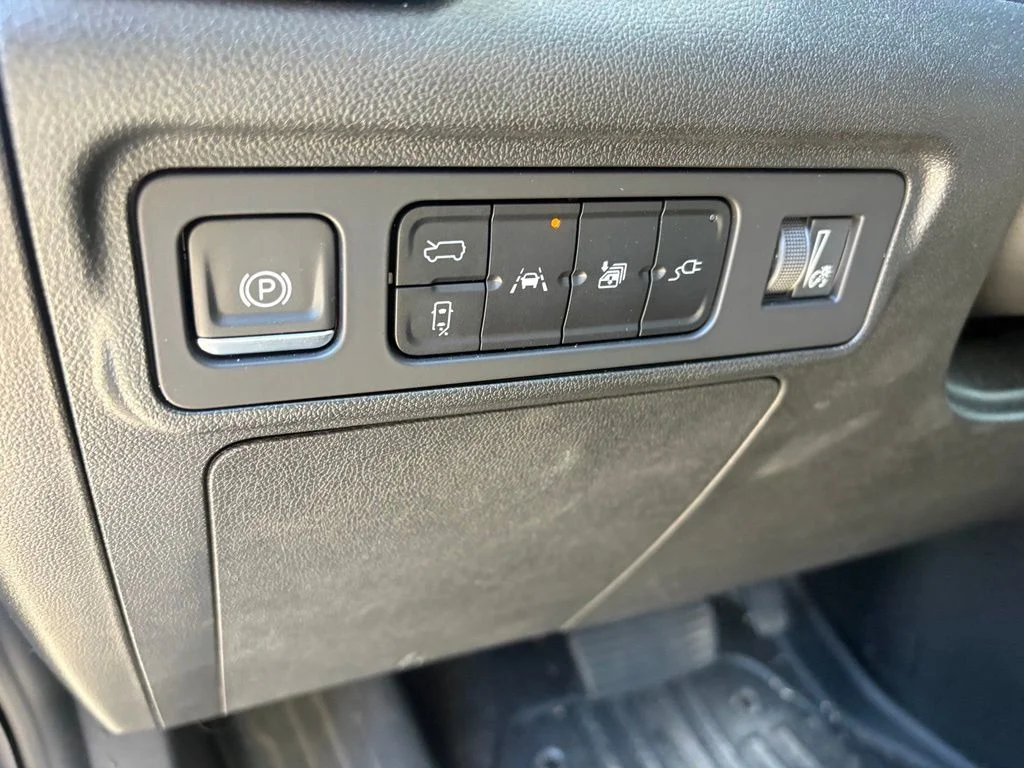 Used 2024 Black GMC 2X image 19