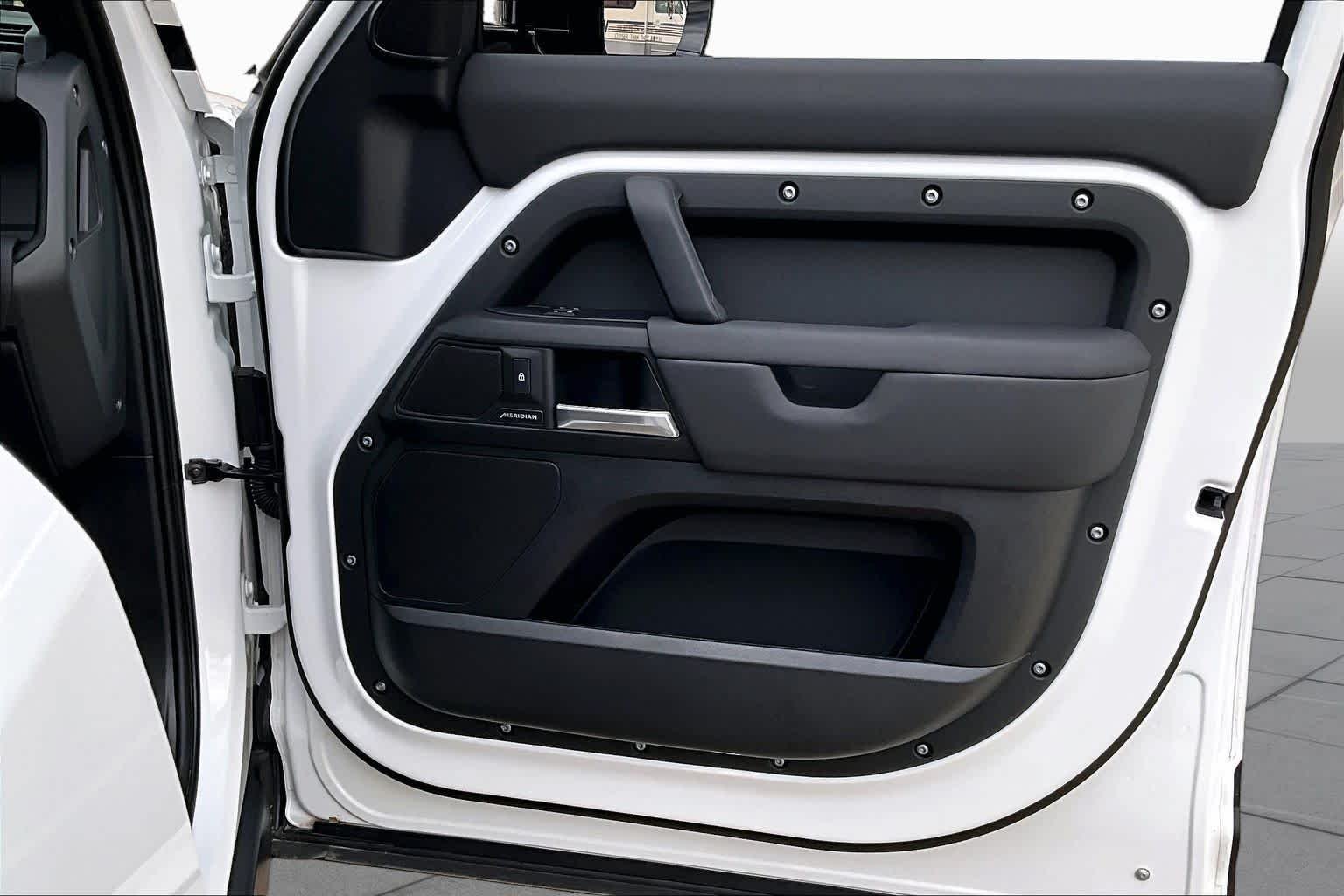 Used 2026 Fuji White Land Rover S image 27
