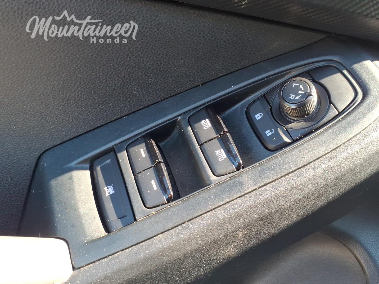 Used 2025 Sapphire Blue Pearl Subaru Premium image 36