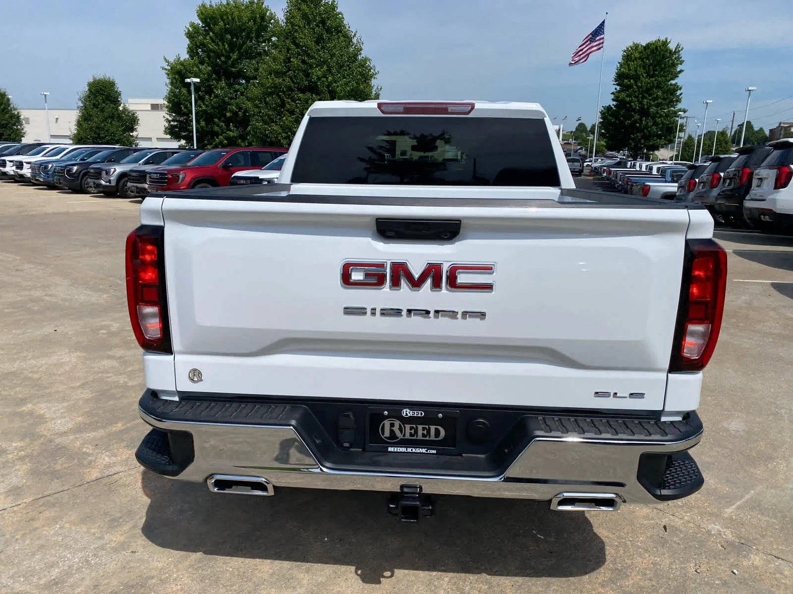 New 2026 Summit White GMC SLE image 4