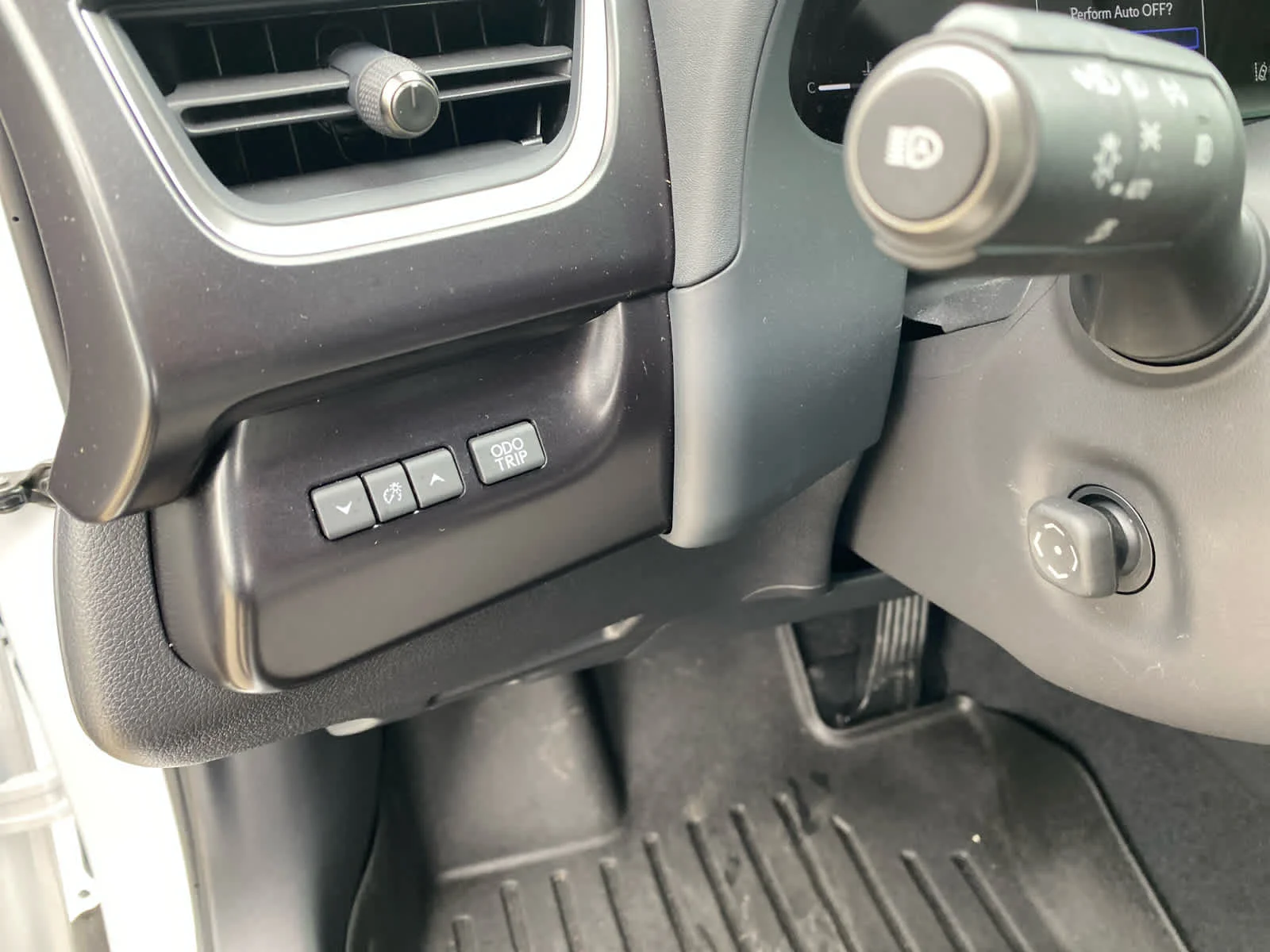 Used 2025  Lexus UX 300h image 10