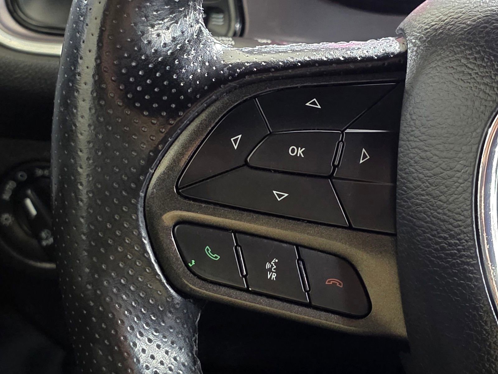 Used 2022  Dodge SXT image 30