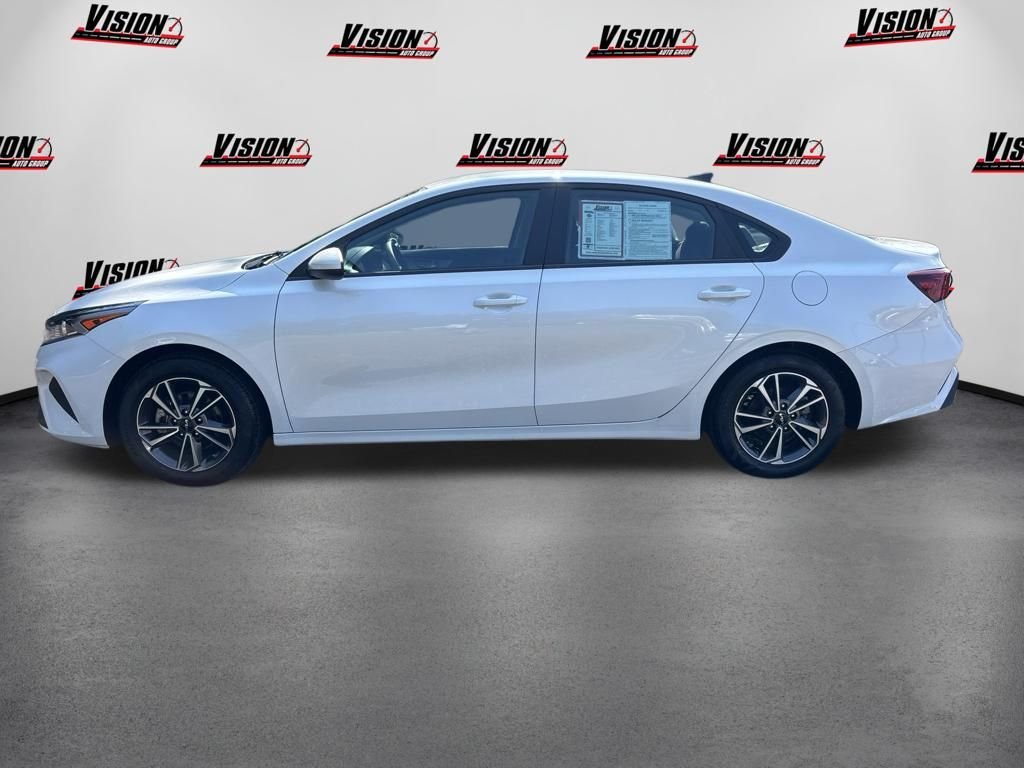 Used 2023 White Kia LXS image 8