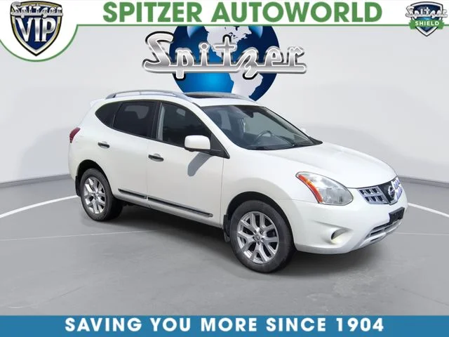 Used 2013 White Nissan SL image 3
