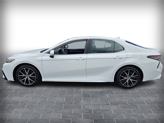 2023 Toyota Camry SE photo 3