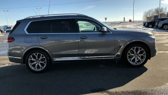 Used 2025 Gray BMW xDrive40i image 9