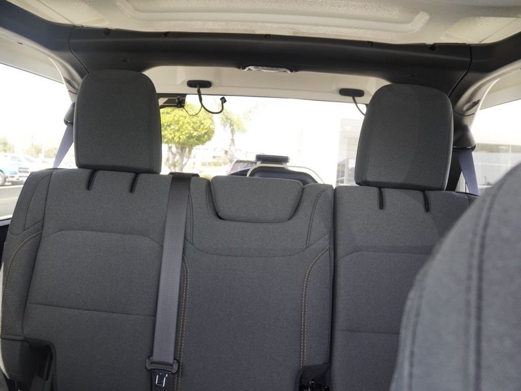 New 2026 Bright White Clear-Coat Exterior Paint Jeep Sport image 28