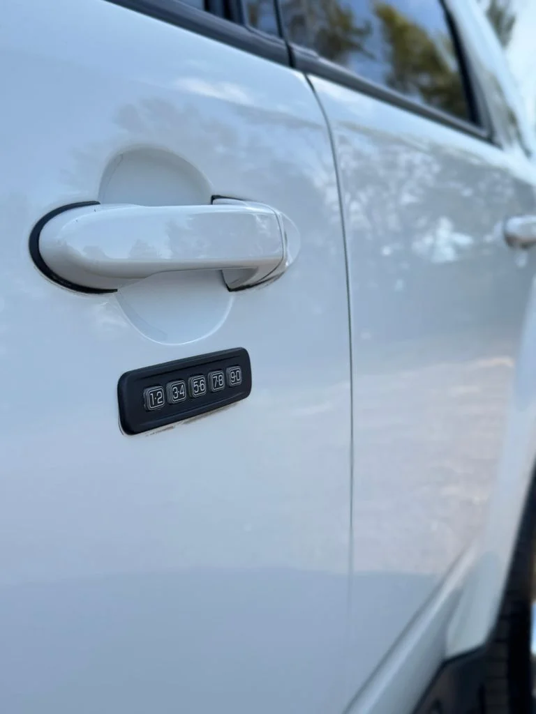 Used 2011 White Suede Ford Limited image 42