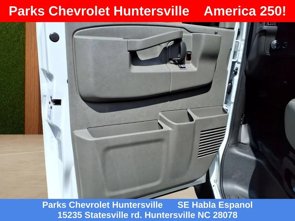 New 2026 Summit White Chevrolet WT image 18
