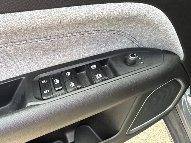 Used 2024 Gray Jeep Latitude image 27