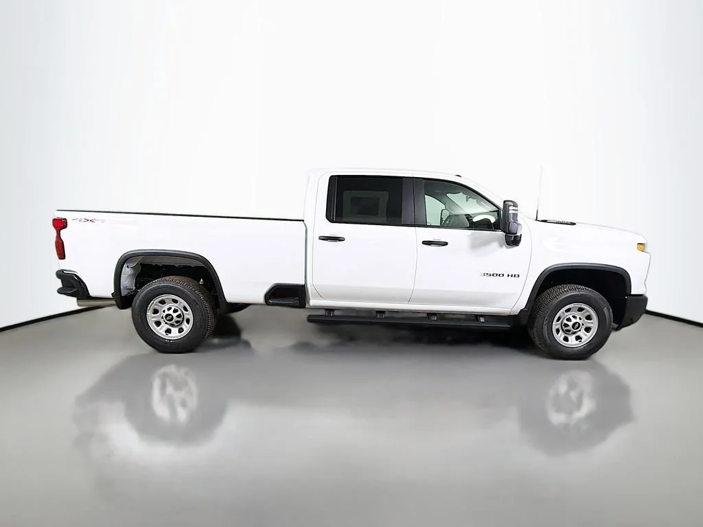New 2026 Summit White Chevrolet WT image 4