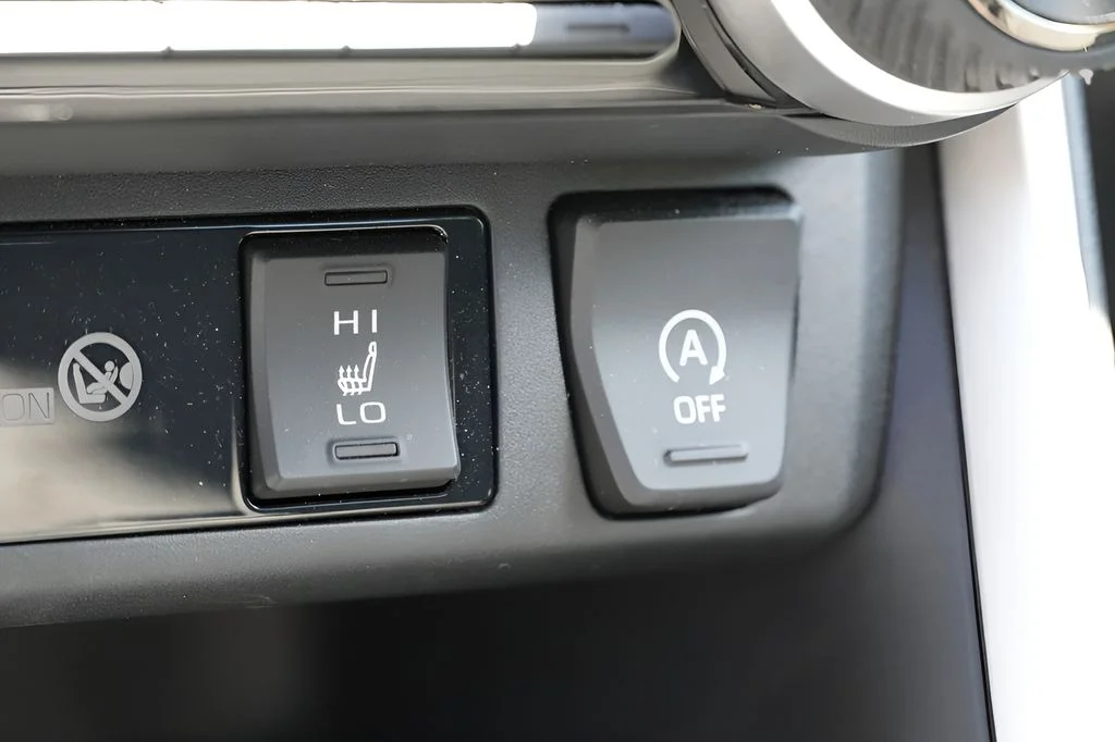 Used 2024 Wind Chill Pearl Toyota XLE Premium image 31