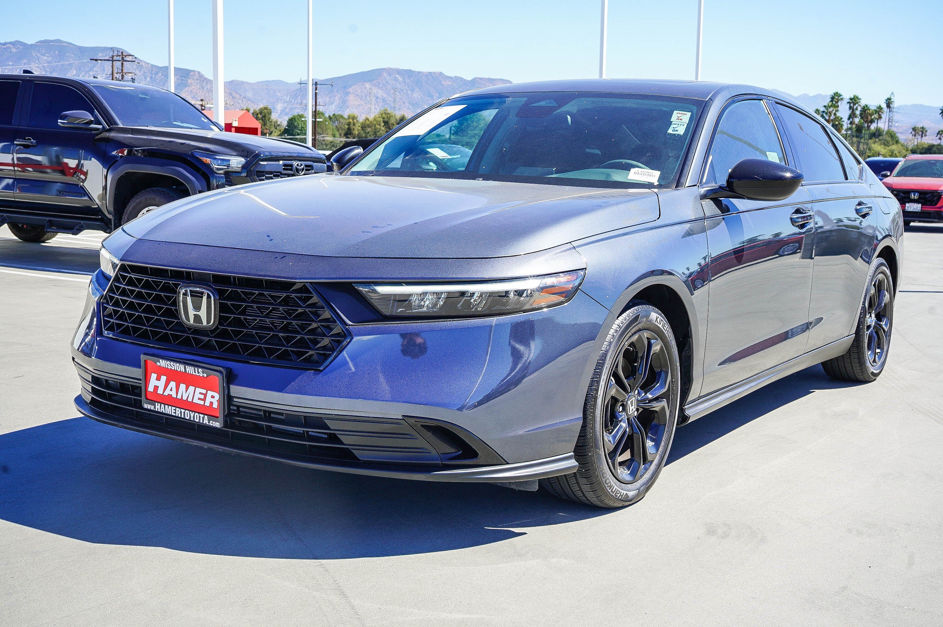 Used 2025 Meteorite Gray Metallic Honda SE image 3