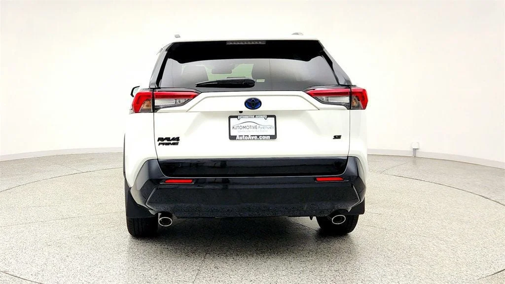 Used 2023 Ice Cap Toyota SE w/ Weather & Moonroof Pkg image 6