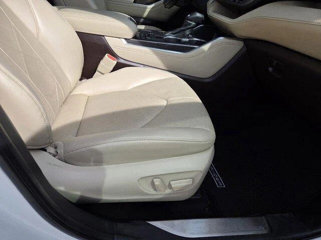 Used 2022 Wind Chill Pearl TOYOTA PLAT image 32