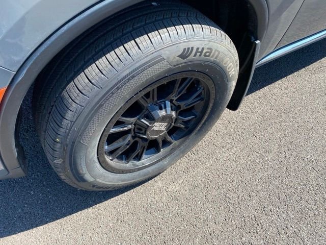 Used 2023 Gray Dodge SXT image 25
