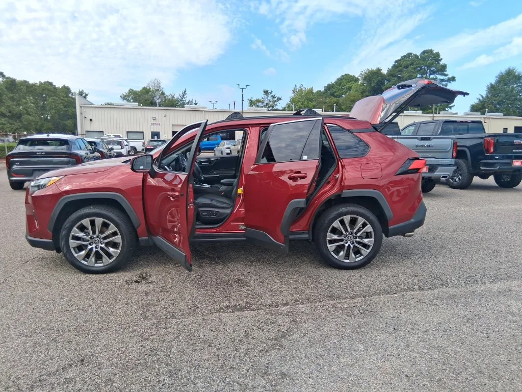 Used 2022 Red Toyota XLE Premium image 22