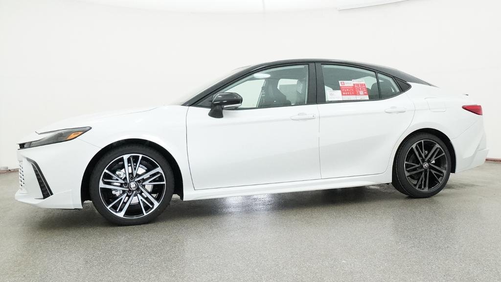 New 2026 Wind Chill Pearl with Midnight Black Metallic roof Toyota XSE image 4