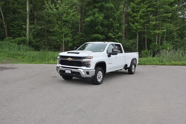 Used 2024  Chevrolet LT image 3