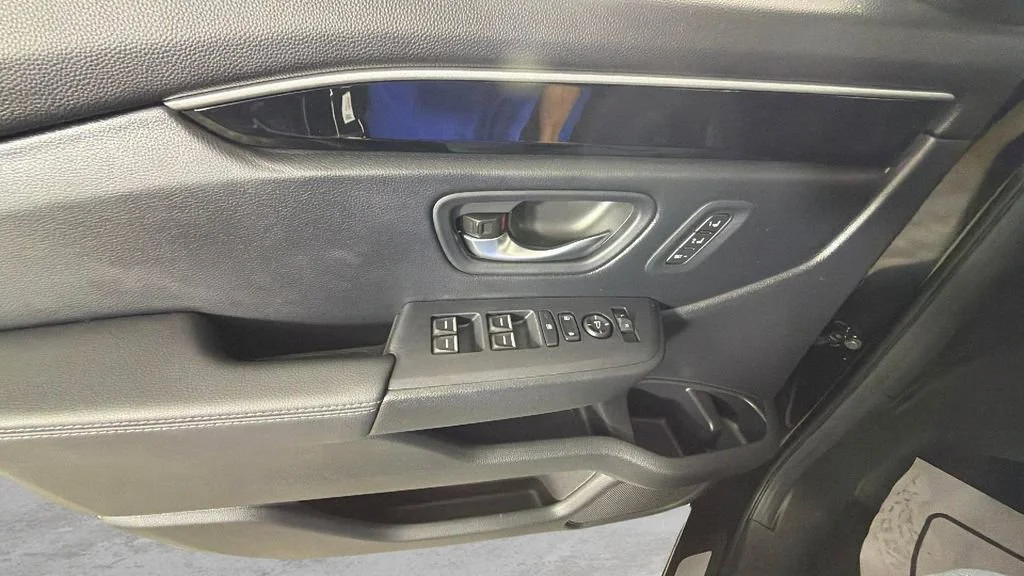 Used 2025 Black Honda EX-L image 36