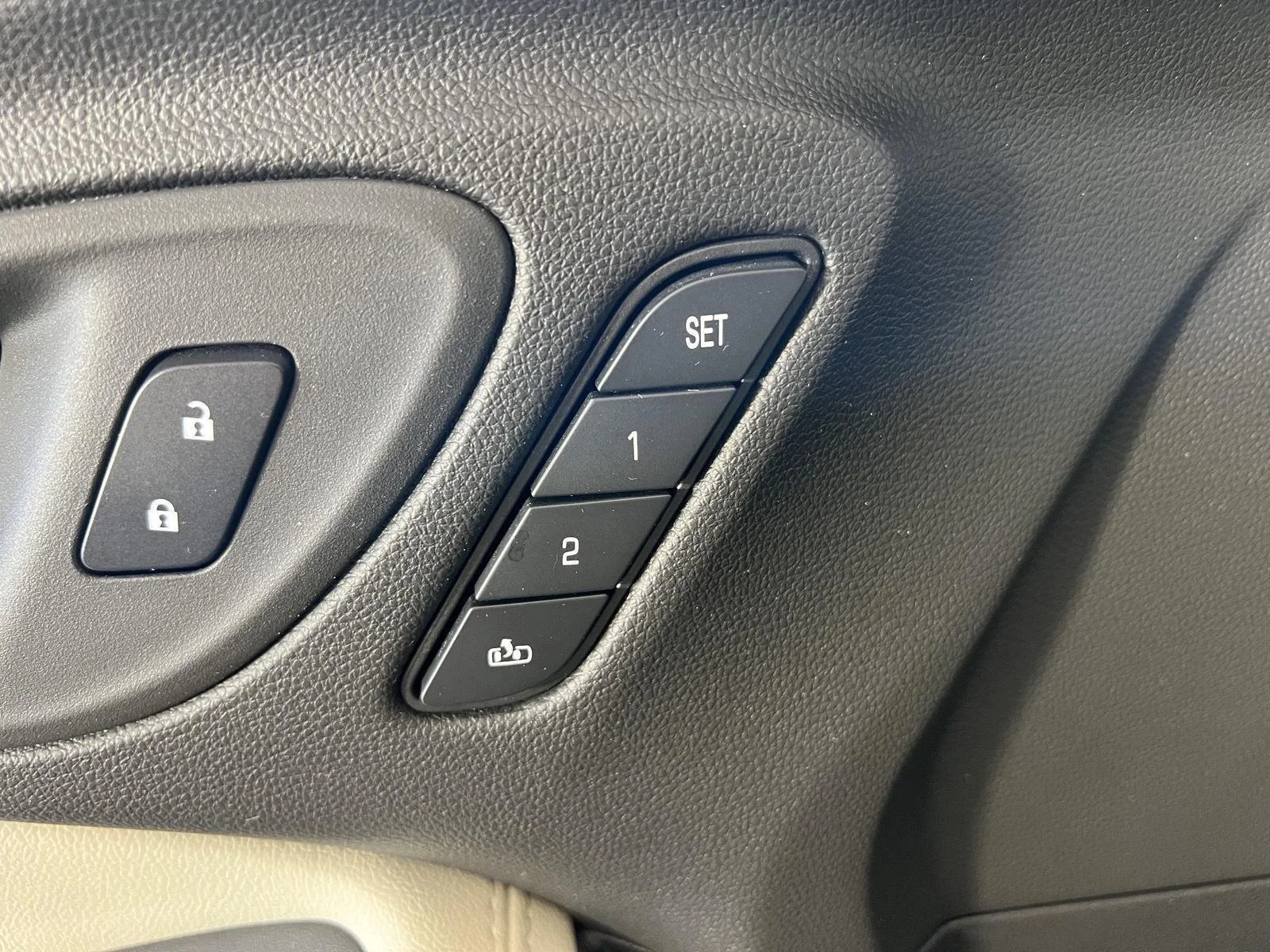 Used 2023 Moonstone Gray Metallic Buick Essence image 9