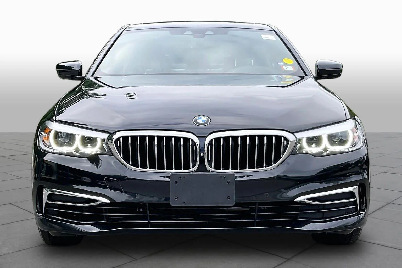 Used 2020 Black Sapphire Metallic BMW 530i xDrive image 3