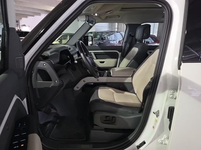 Used 2024 Fuji White Land Rover X-Dynamic SE image 9