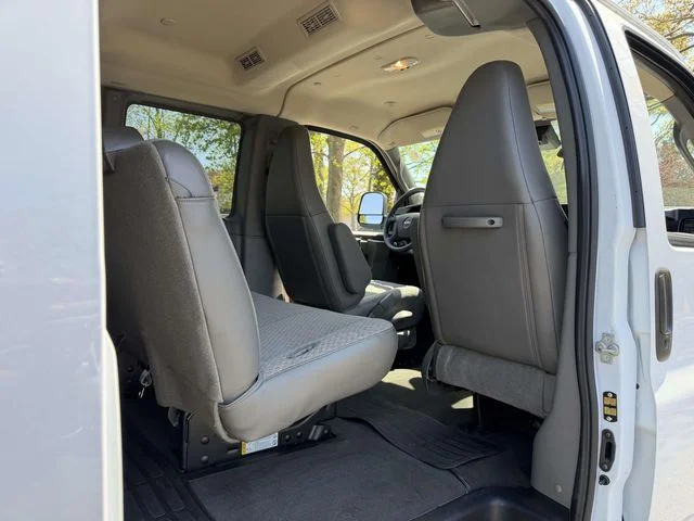 Used 2025 White GMC LT image 15
