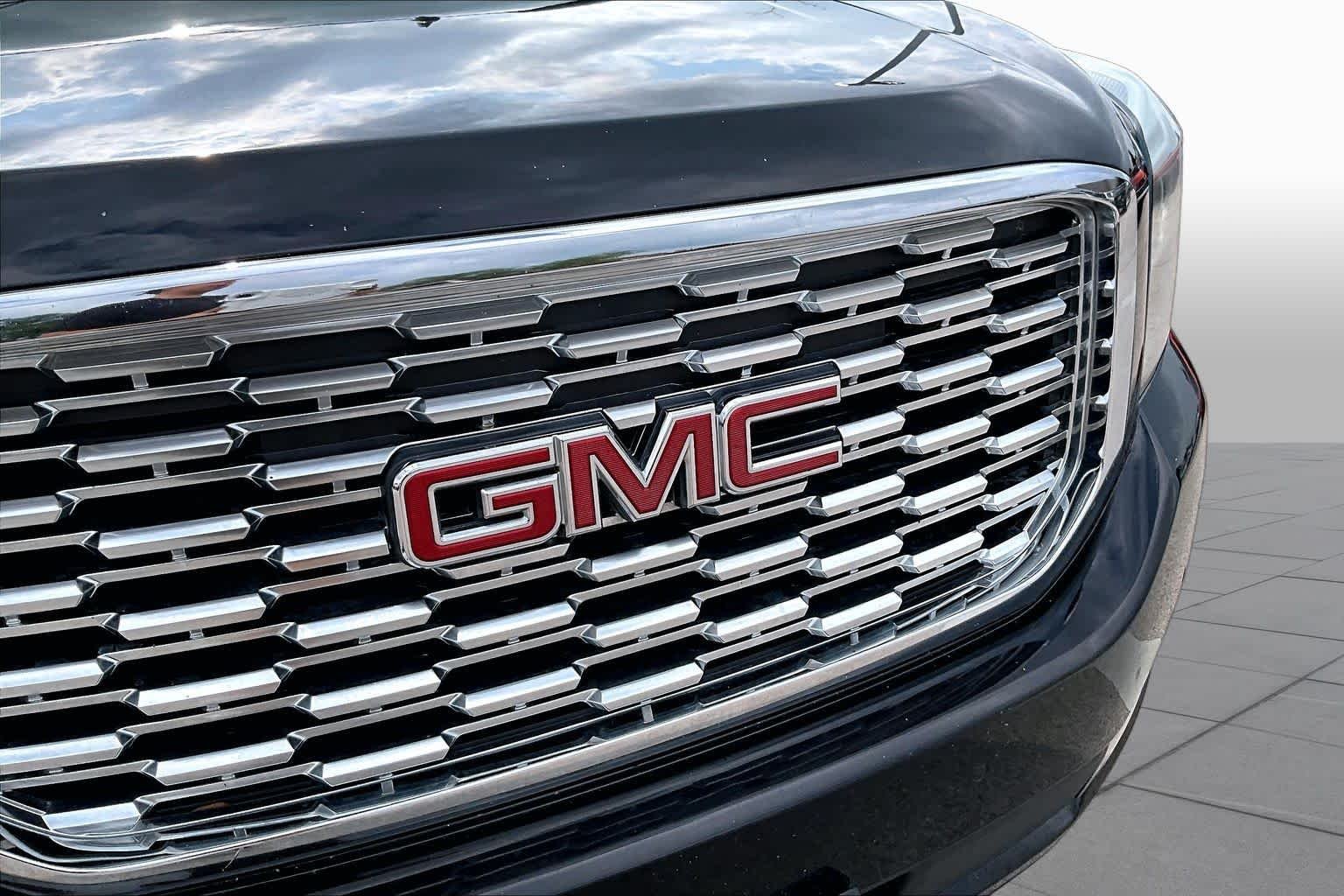 Used 2018 Onyx Black GMC Denali image 30