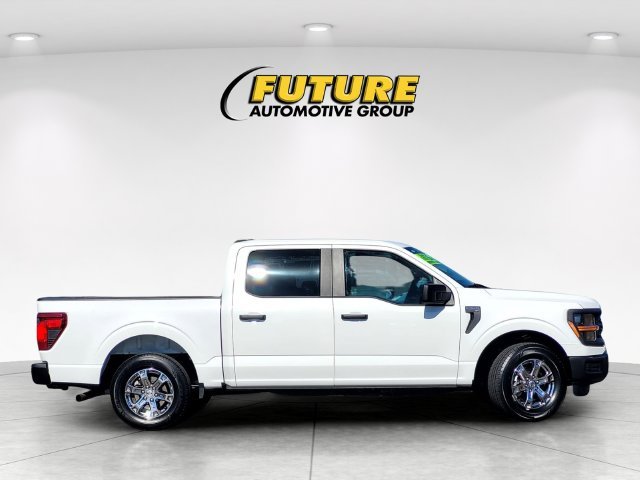 Used 2025 White Ford XL image 3