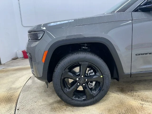New 2027 Sting-Gray Clear-Coat Paint Jeep Limited image 27