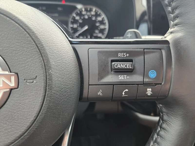Used 2024 Scarlet NISSAN SL 4WD image 27