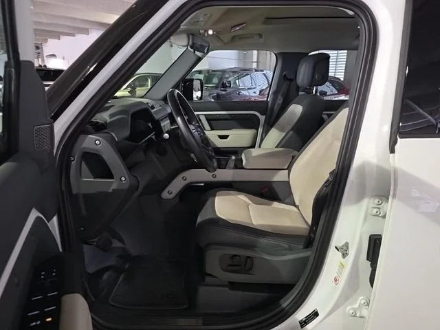 Used 2024 Fuji White Land Rover X-Dynamic SE image 9