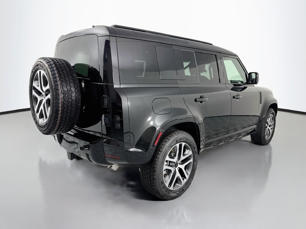 New 2026 Santorini Black Land Rover X-Dynamic SE image 9