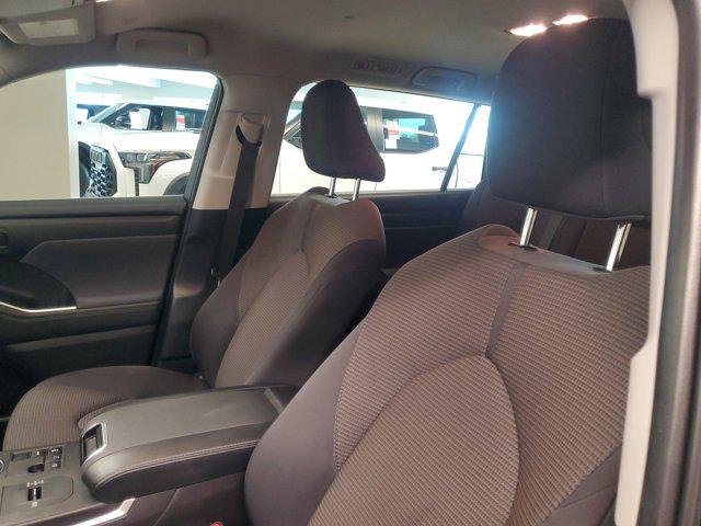 2024 Toyota Highlander LE - Photo 20