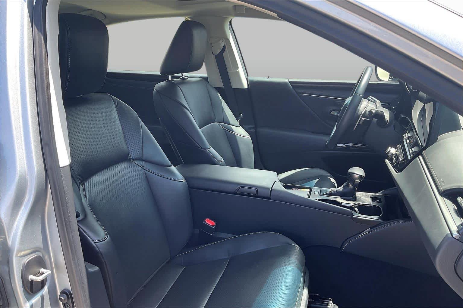 Certified Used 2025 Iridium Lexus  image 8