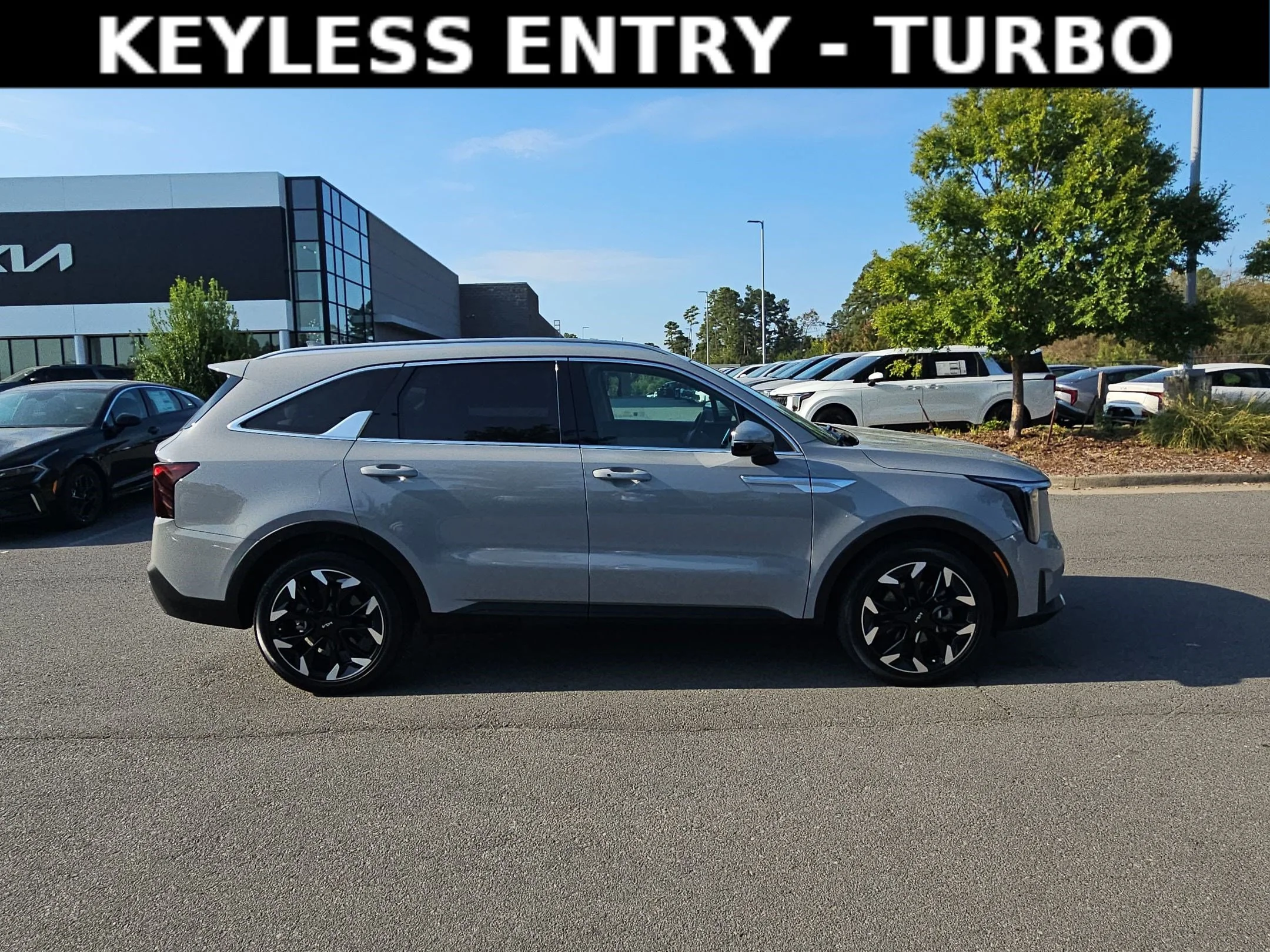 Used 2025 Wolf Gray Kia EX image 8