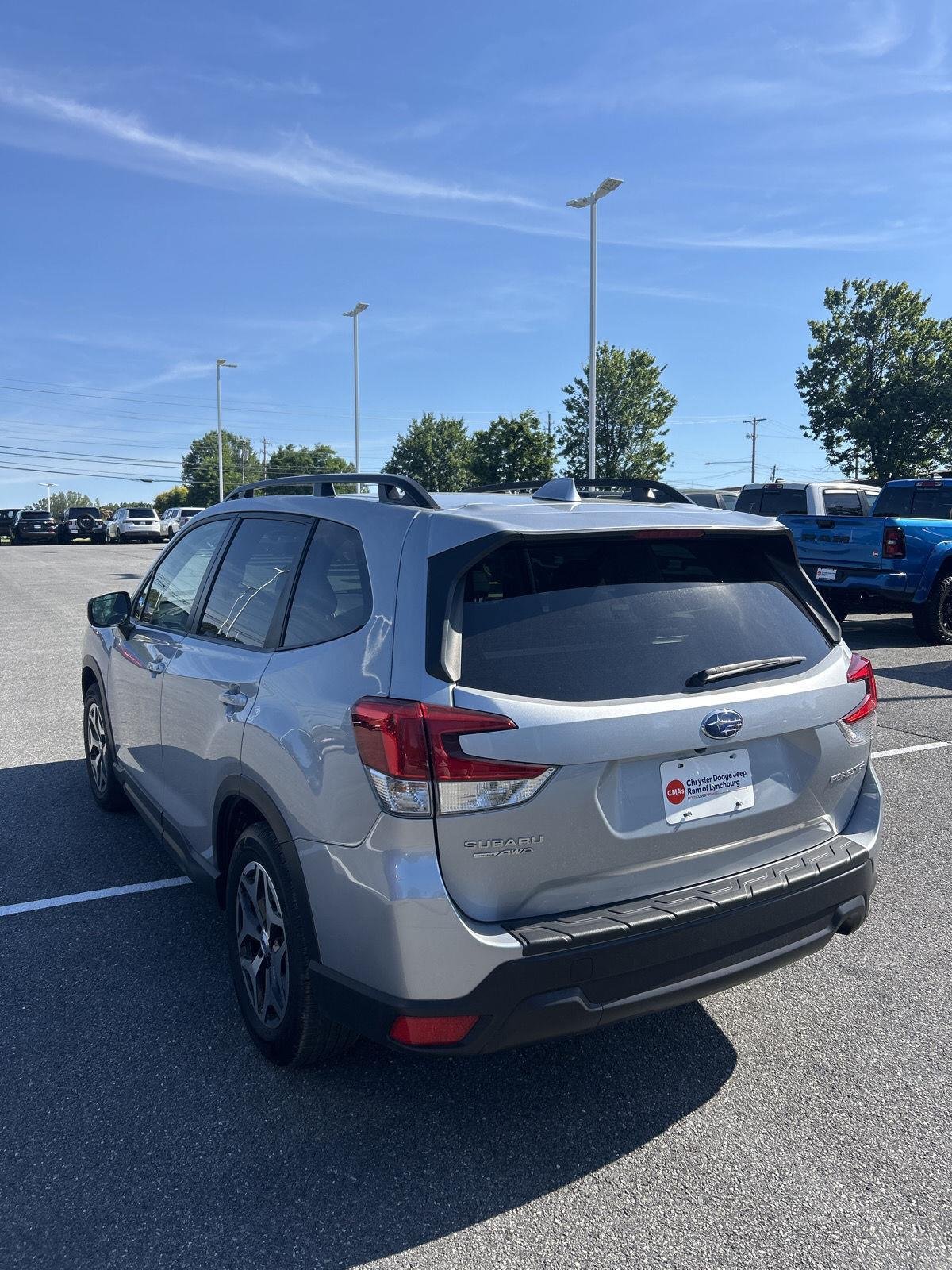 Used 2023 Ice Silver Metallic Subaru Premium image 6