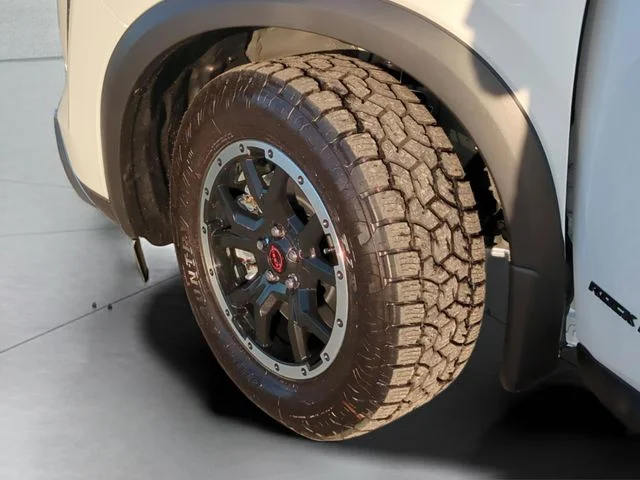 New 2026 Everest White Pearl TriCoat / Super Black Two-tone Nissan Rock Creek® image 31