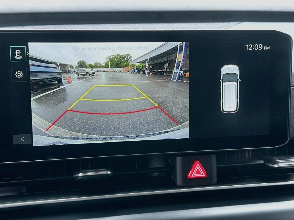 New 2027 Ceramic Silver Kia LXS image 14