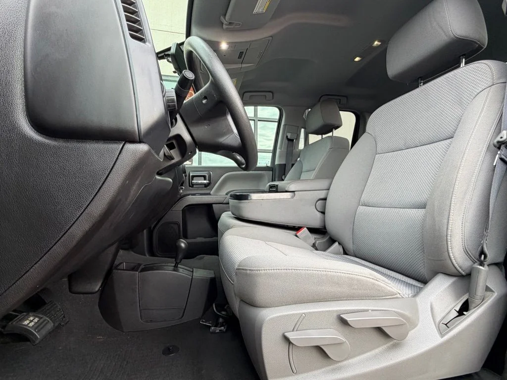 Used 2019 Black GMC Base image 6