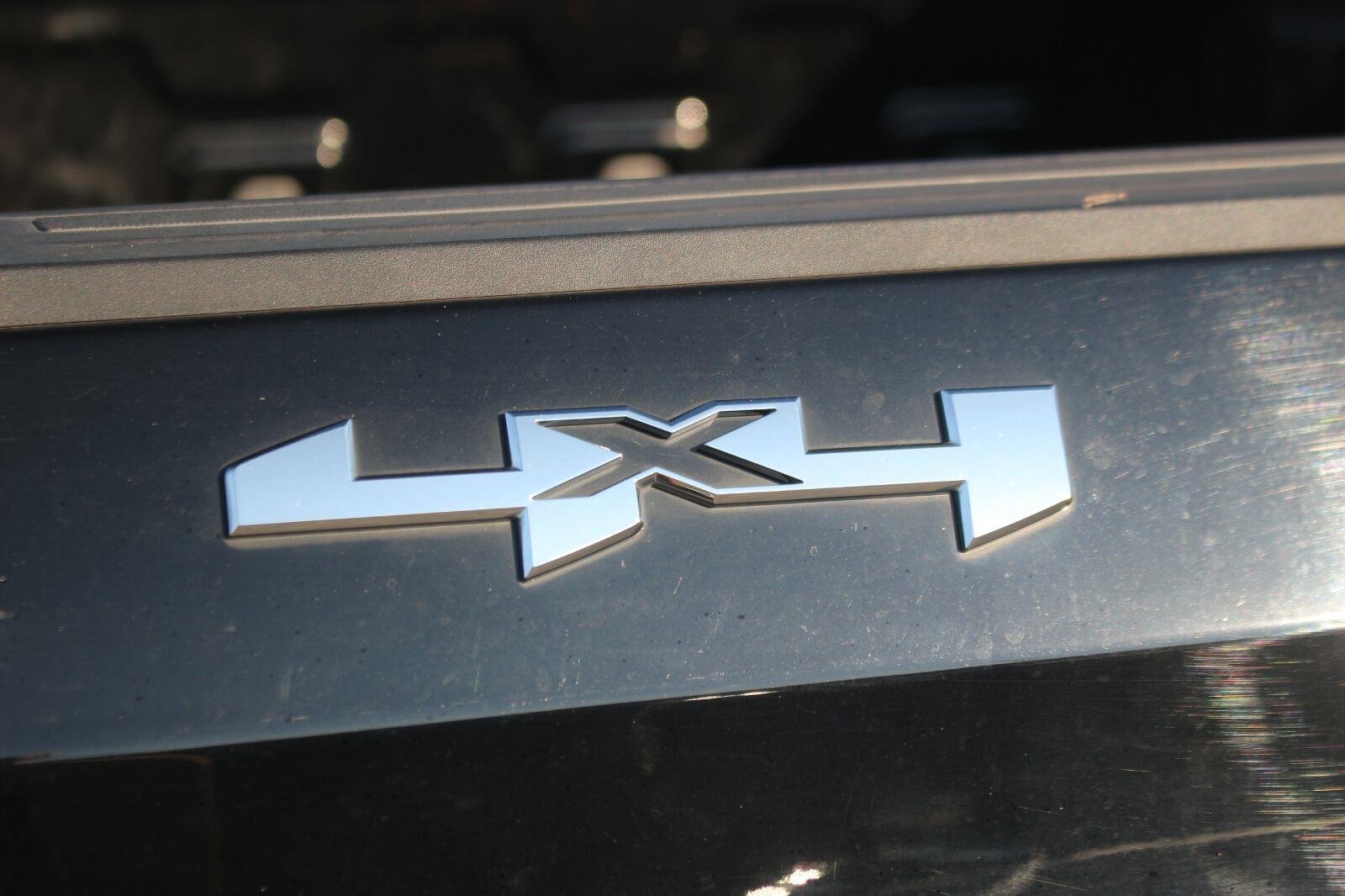 Used 2020 ONYX BLACK GMC Elevation image 10