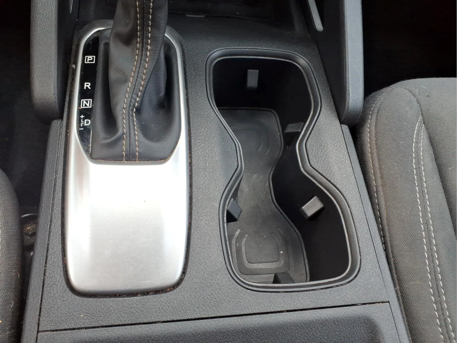 Used 2022 Gun Metallic Nissan SV image 27