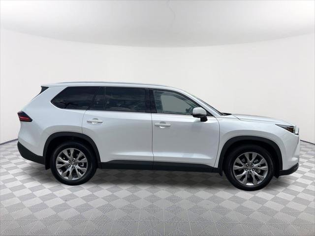 Certified Used 2025 WIND CHILL PEARL Toyota Limited image 19