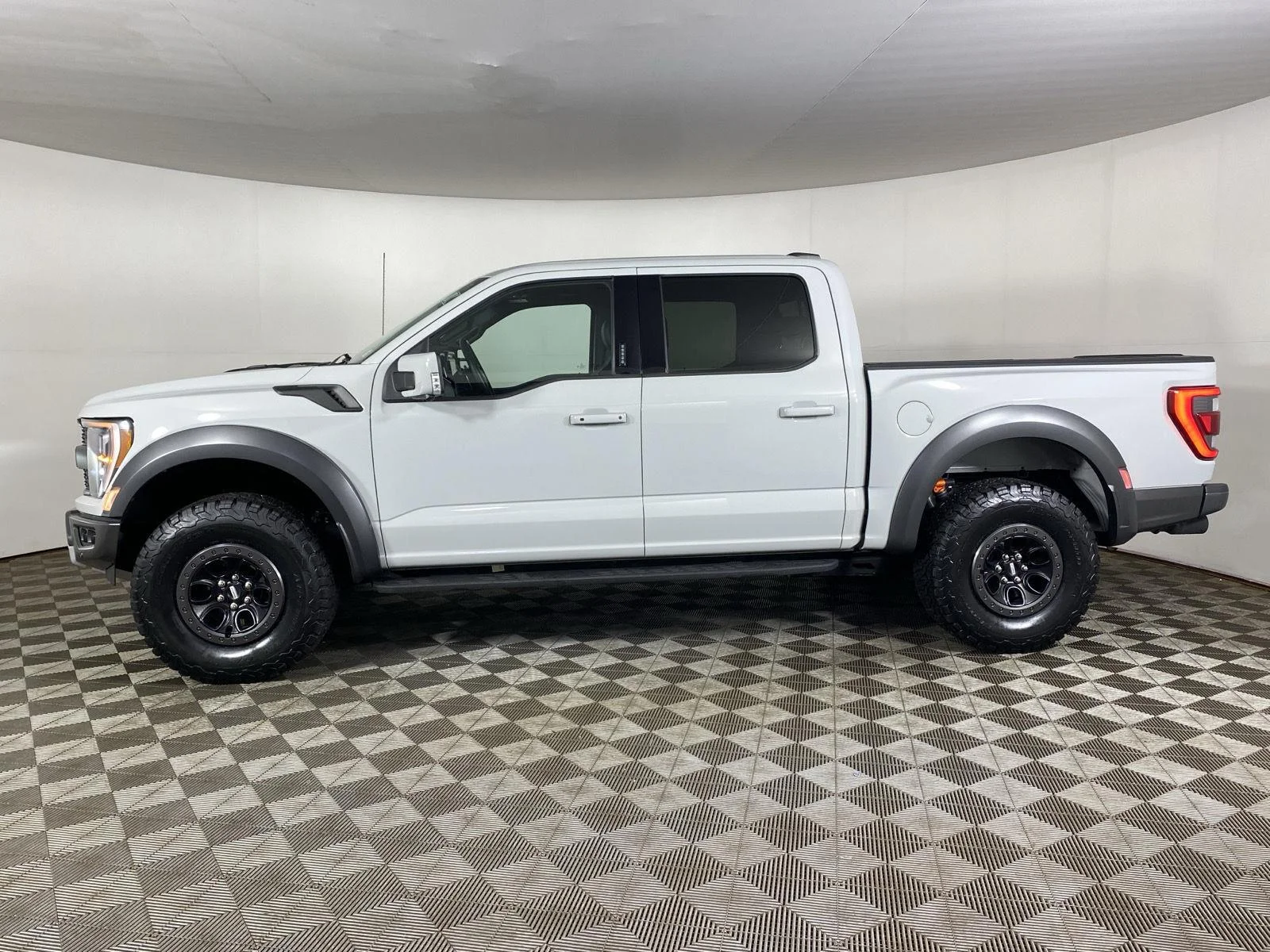 Used 2023 Avalanche Gray Ford Raptor image 4