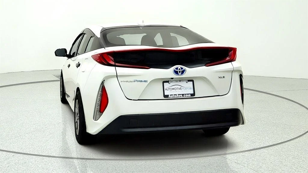 Used 2021 Wind Chill Pearl Toyota XLE image 6