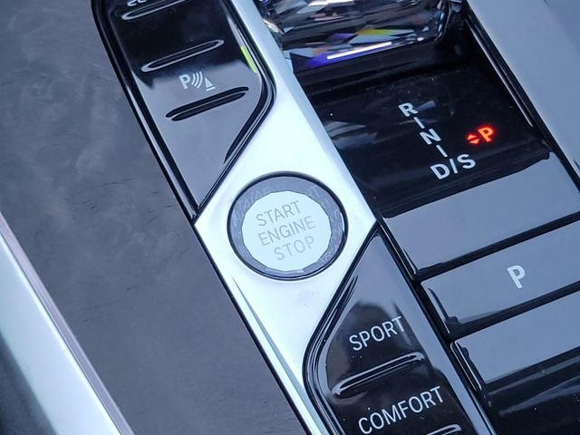 Used 2026 White BMW xDrive40i image 27