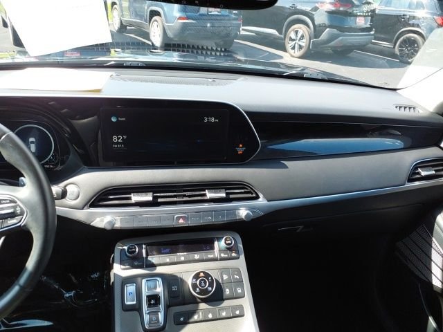 Used 2021 Black Hyundai Limited image 9