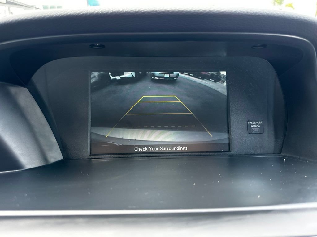 Used 2013 Alabaster Silver Metallic Honda LX image 27
